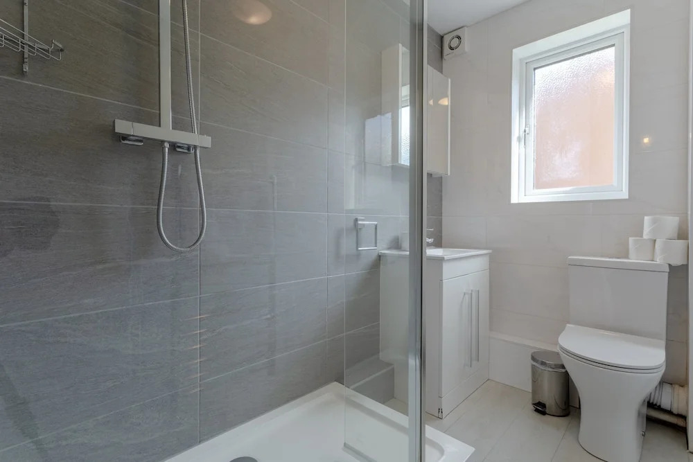 1 Bedroom Apartment Near Surrey Quays