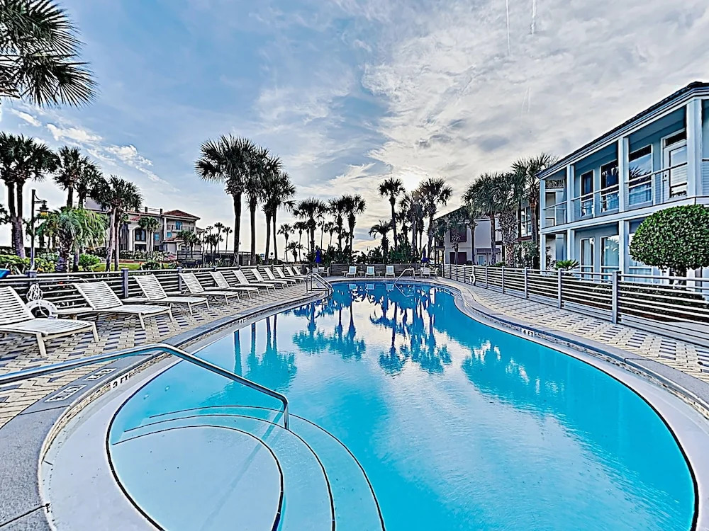 New Listing! Destiny Beach On Lake W/ Pool 2 Bedroom Duplex