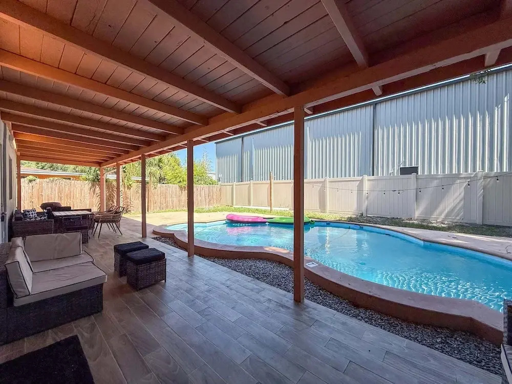 6616 Travis Blvd