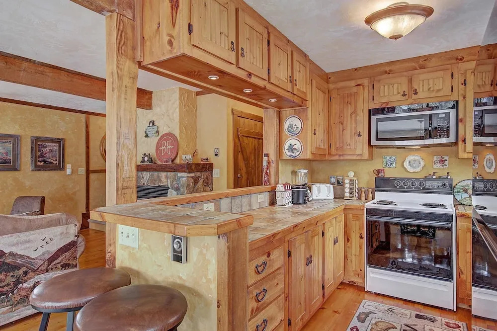 Whispering Pines - 4 Br Home