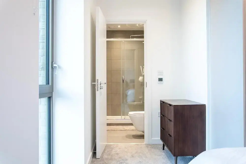 4 Guests - Close Airport - 25min Central London