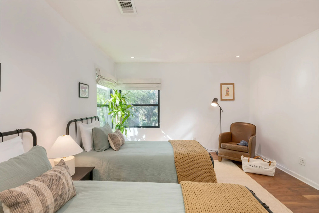 Silver Screen by Avantstay Luxe Backyard Escape
