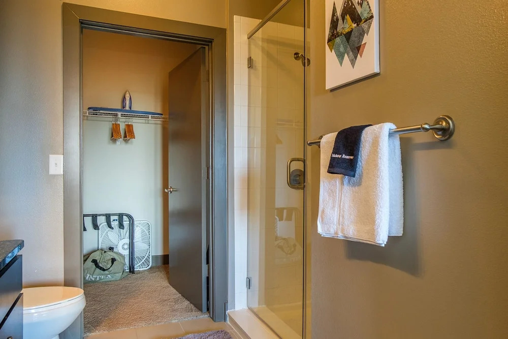 FRONTDESK 5755 Hermann Park Apts Downtown Houston