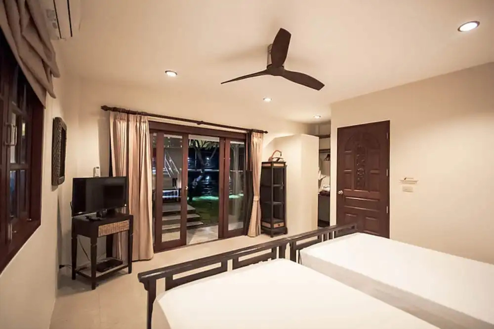 3 Bedroom Pool Villa 20 seconds from Samrong beach front