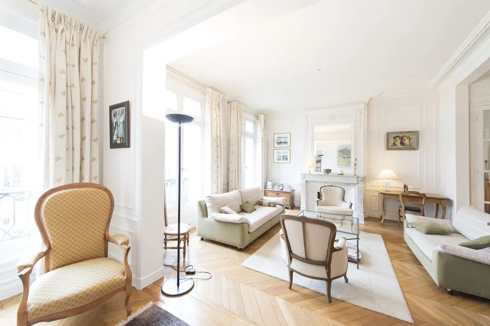 Elegance near Batignolles