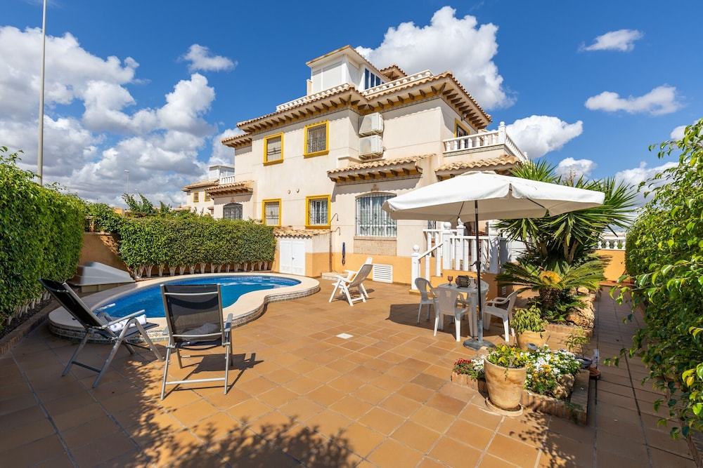Honey Life Villa by Fidalsa