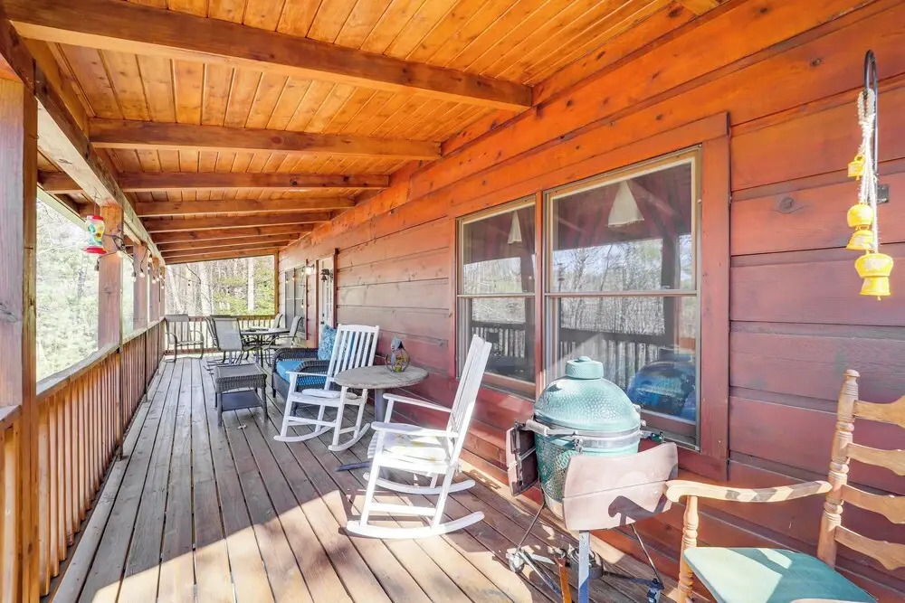 Cozy Family Cabin w/ Hot Tub - 10 Mi to App State!