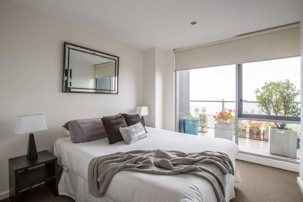 Port Melbourne Panorama - StayCentral