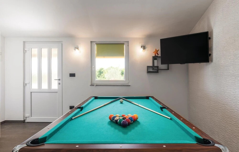 Awesome Home in Marcana with Hot Tub, Sauna & 6 Bedrooms