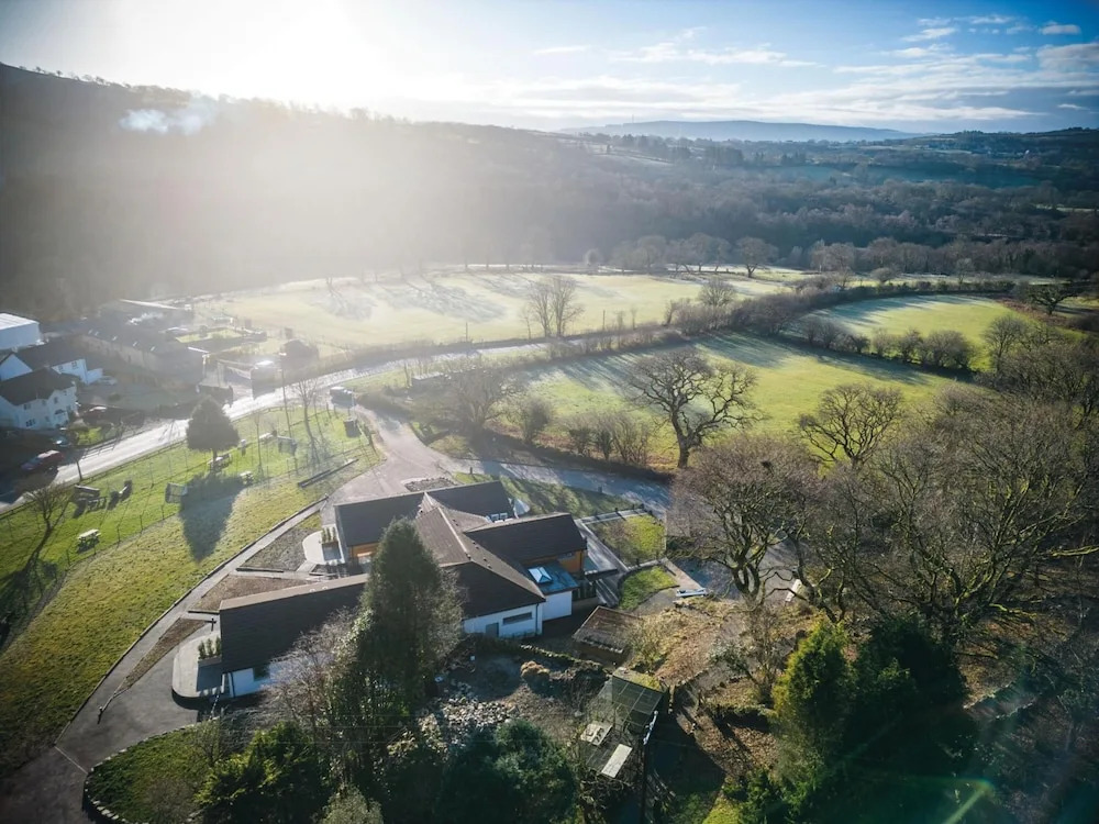 Suite 6 - Sleeping Giant Hotel - PEN Y CAE Inn