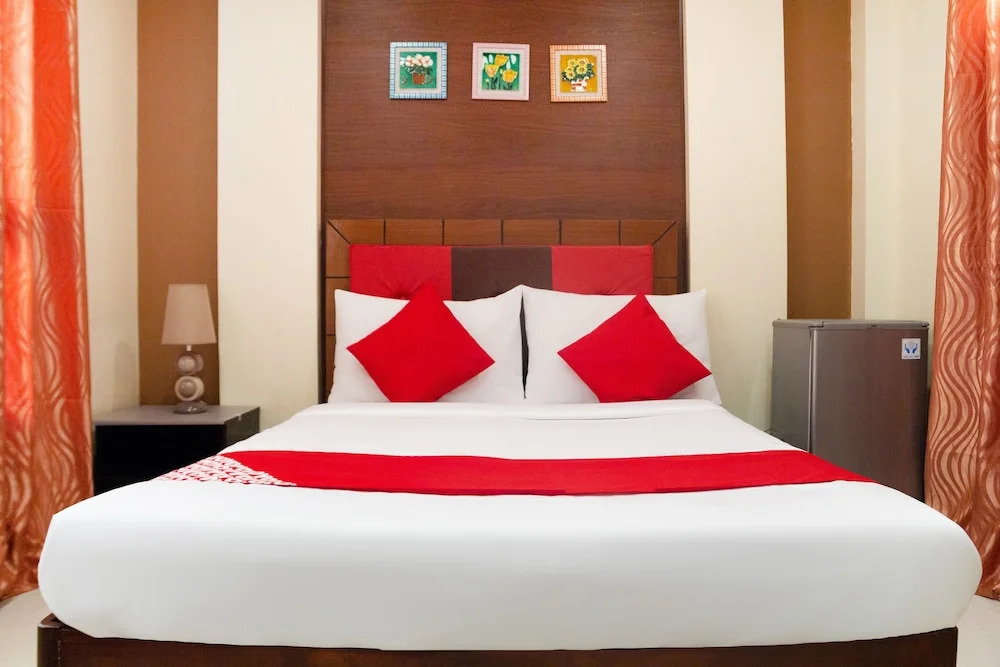 Monclaire Suites By OYO Rooms