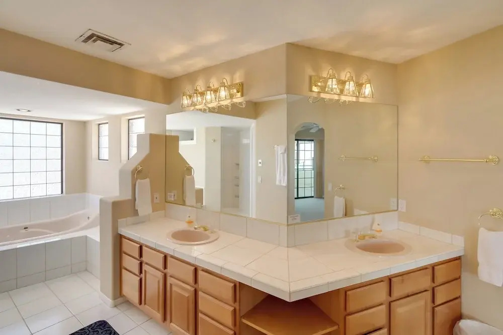 3 Mi to Lake Havasu: Luxe Home w/ Pool & Spa!
