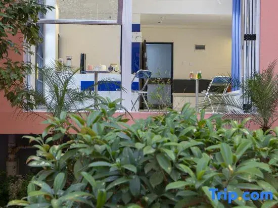 Qinglan International Youth Hostel (Zhengyifang Shopping Center)