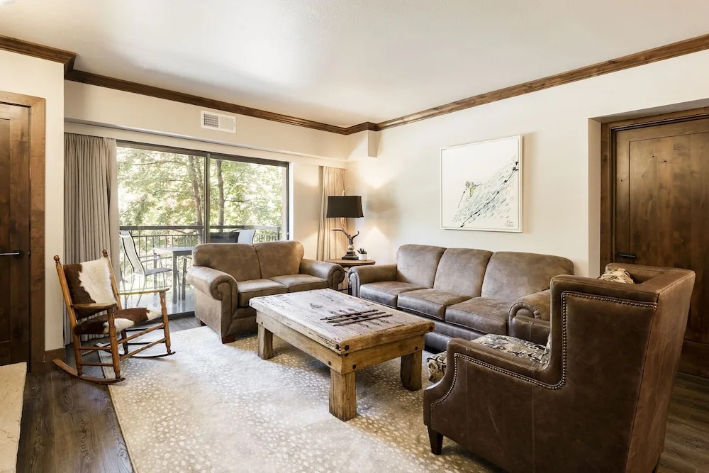 Park Station 229 3 Bedroom Condo by RedAwning