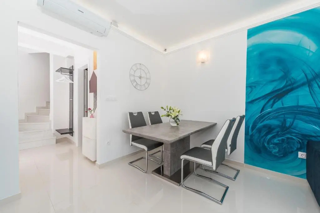 Merima 2 luxury & modern ap. for 7 with a pool