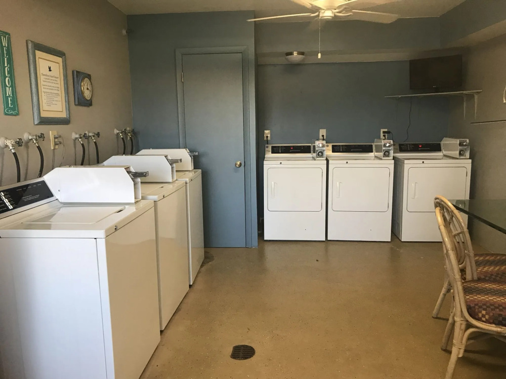 Shoreline Island Resort