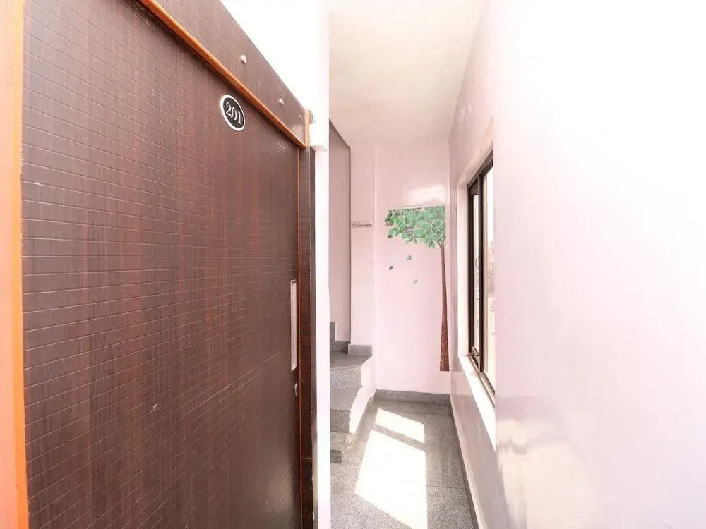Oyo 35878 Hotel G Glossy