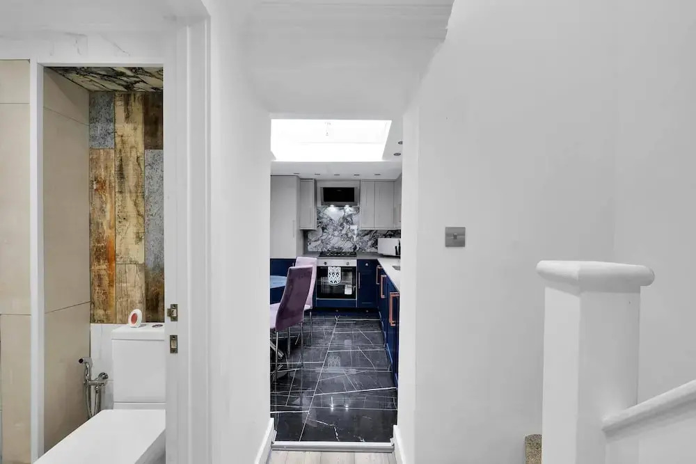 Newly Refurbished 2 Bed Hse Town Centre