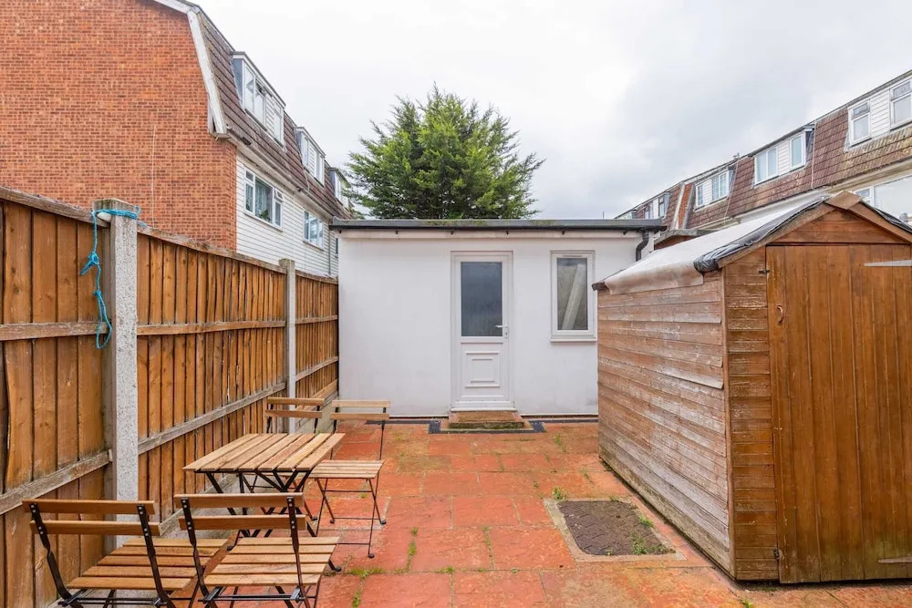 Spacious 4BD Home, Near Excel London!