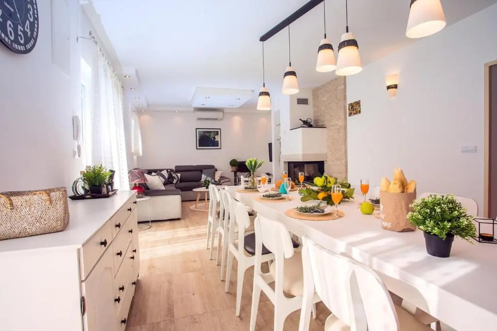 Villa Maruncela with sea and island views, 5 bedrooms, private pool, gym