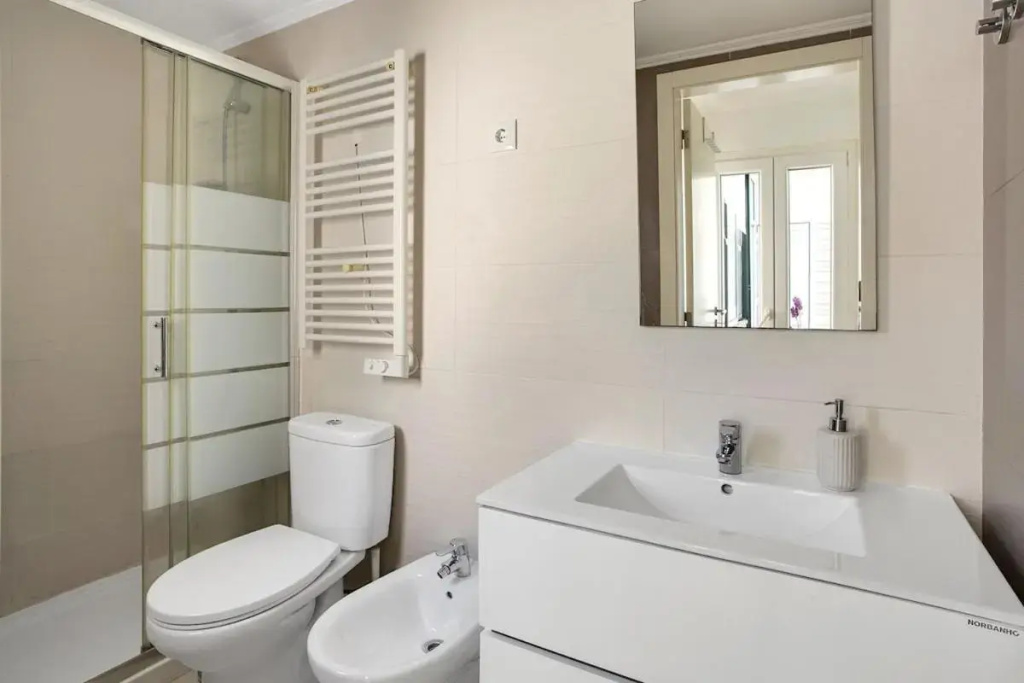Modern 2 Bedroom Apartment in Estrela with Outside Terrace! Amazing for Families, Couples, Friends