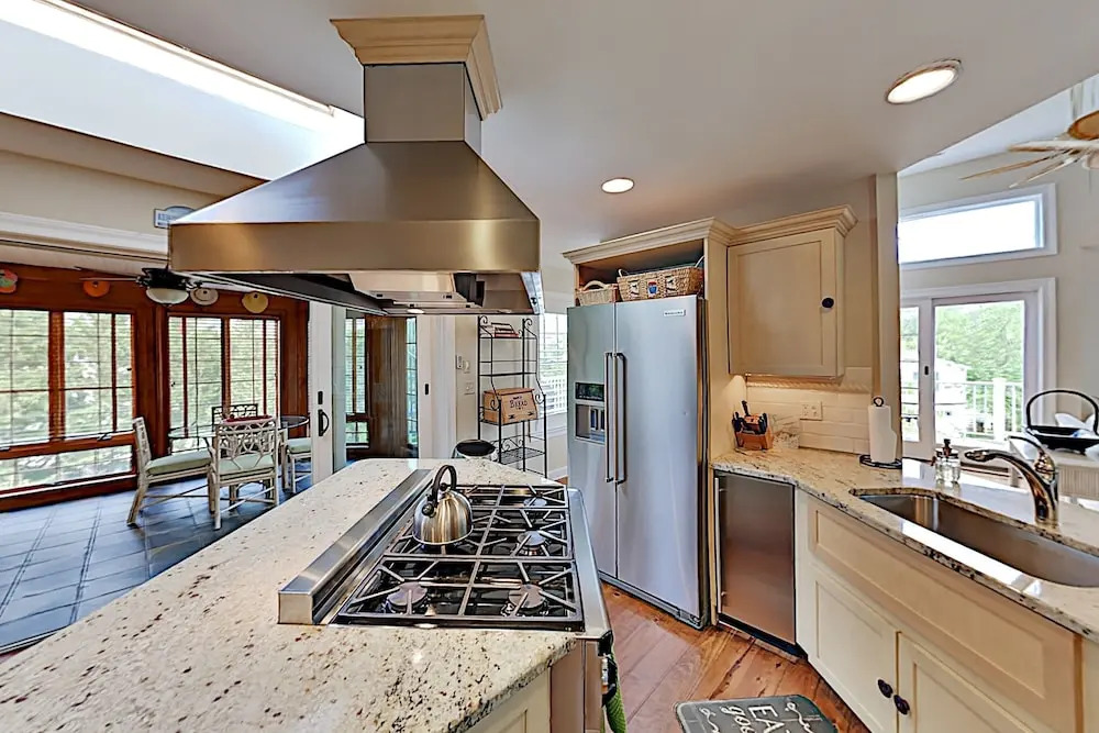 3848cott 6 Bedroom Home