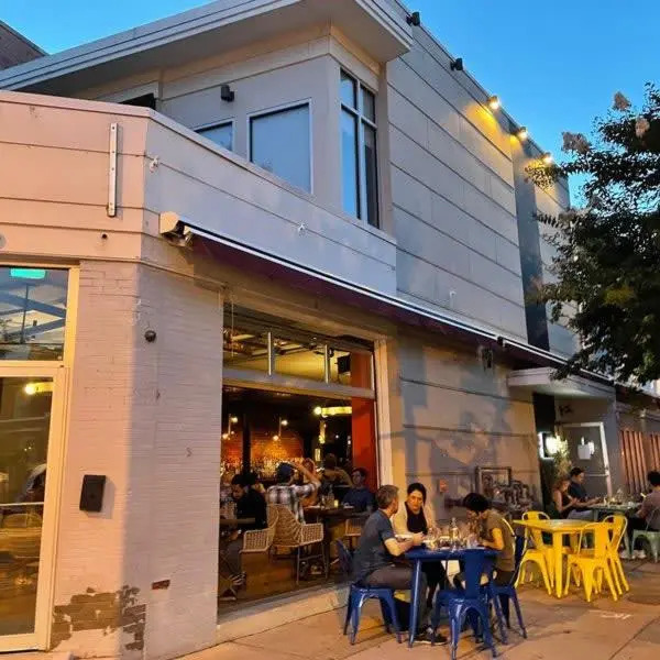 Charming 2BD in Hip Neighborhood - 3 Blks to Metro