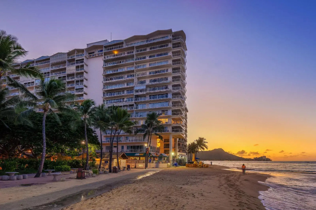 Castle Waikīkī Shore