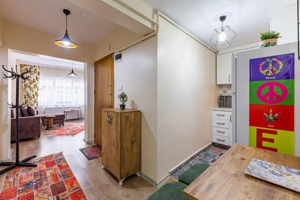 Colorful Flat With Backyard Close to Taksim Square