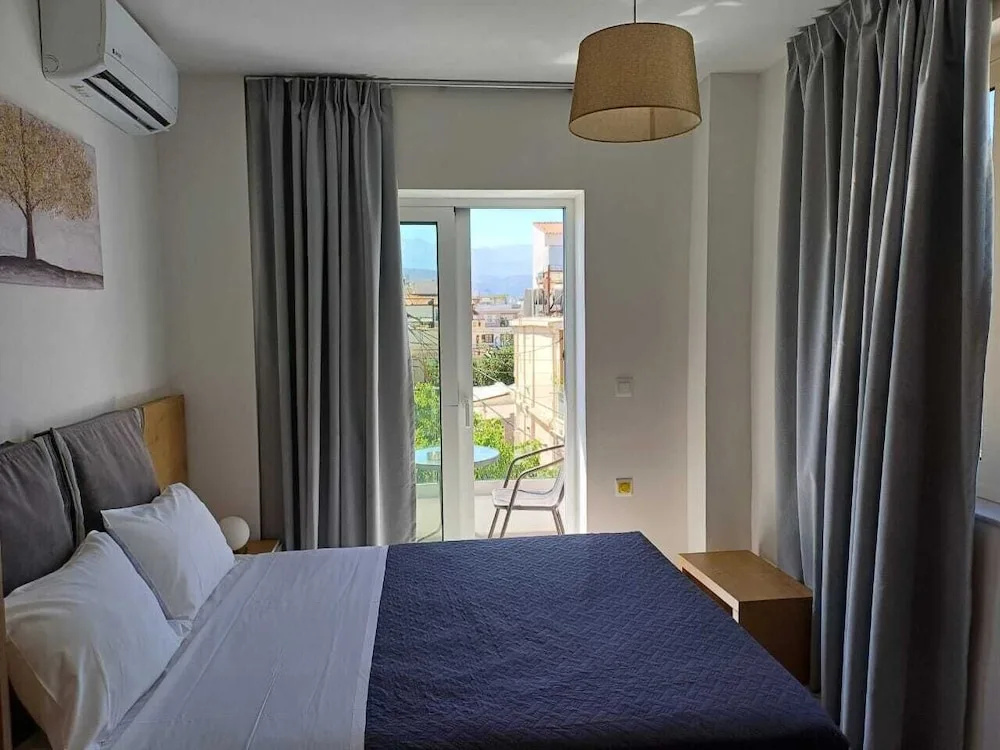 Deluxe City Hotel
