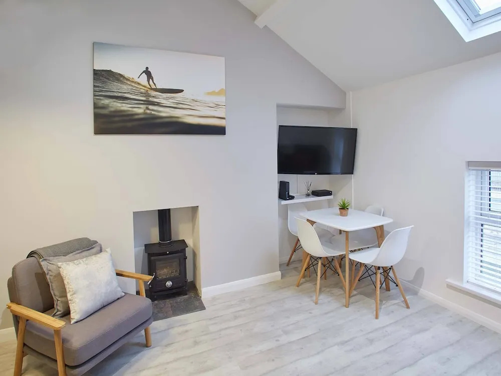 The Surfer's Loft Apartment