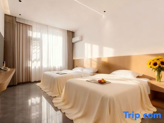Mountain Riverside Retreat · Dali Erhai Branch - Seaside & Mountain View, Moonlit Huaxi Cottage