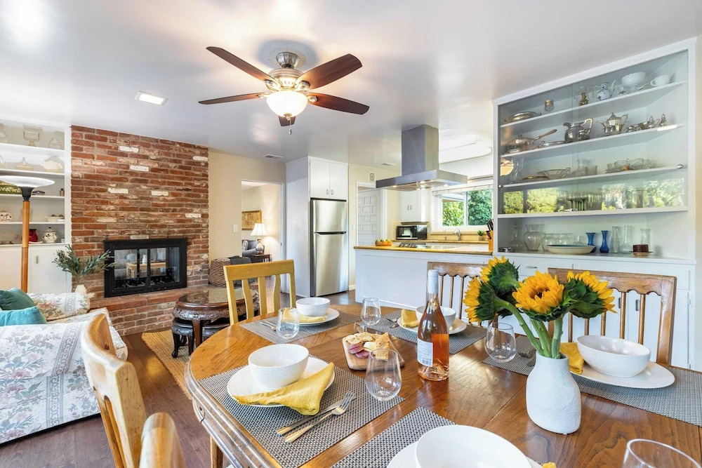East Valley Manor by Avantstay Minutes to the Beach