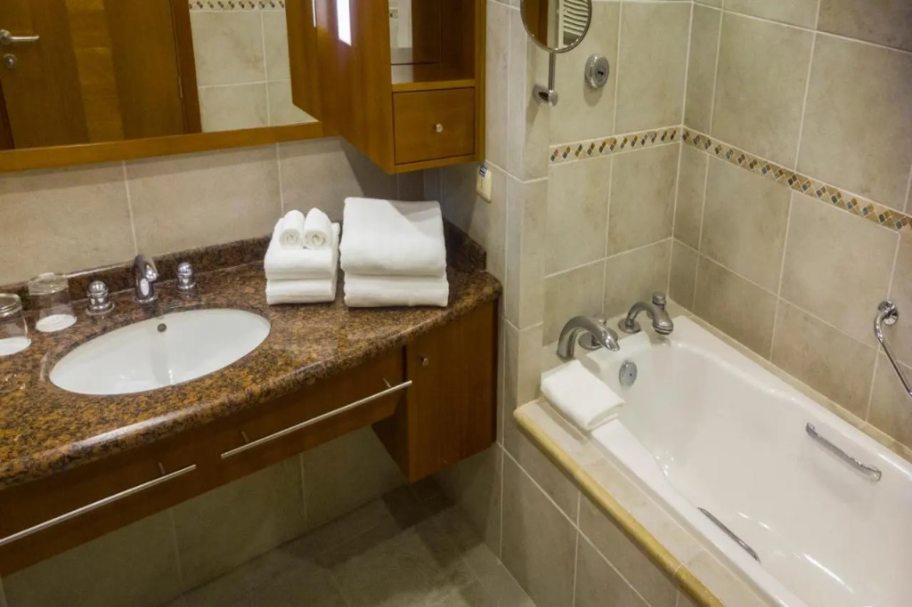 Park Lake Luxury Hotel