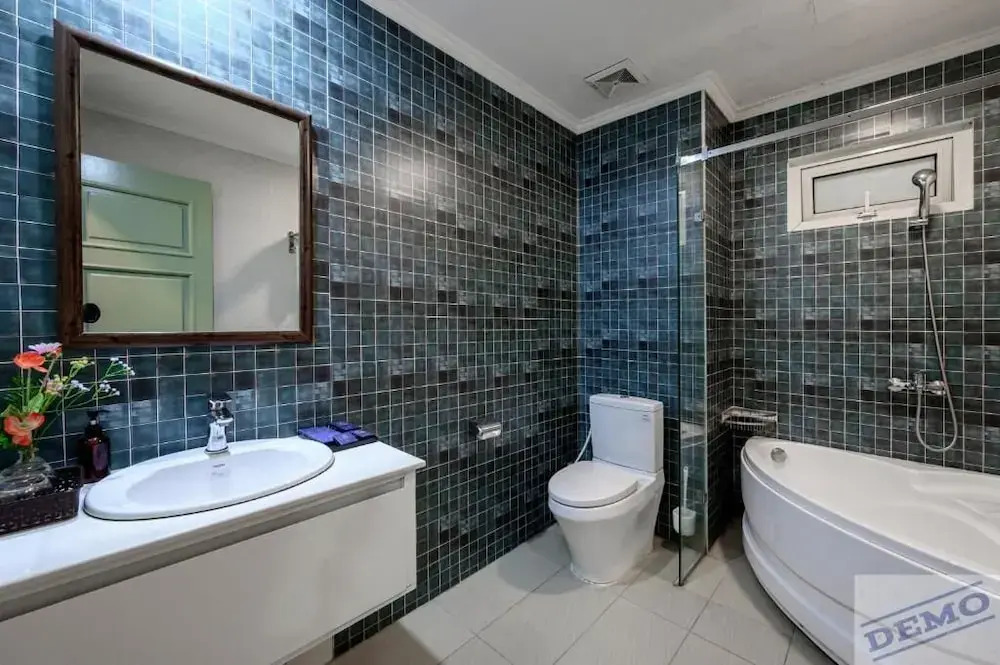 Luxe Paradise Suites Hotel Dich Vong Hau