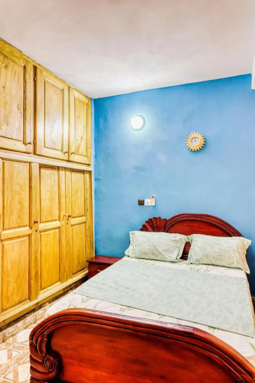Beautiful- 1 Bedroom Apartment - Parking on site