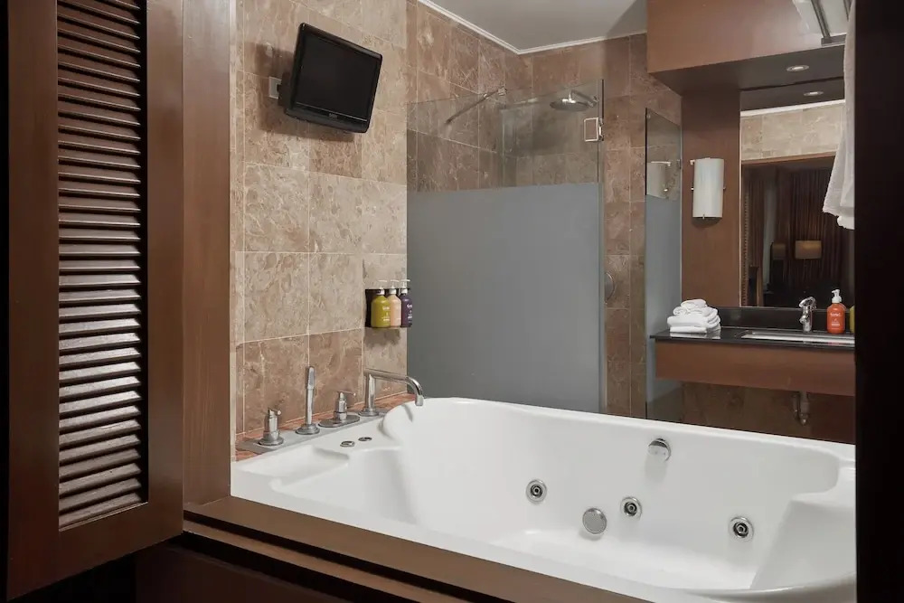 Holiday Inn & Suites Batangas LimaPark by IHG