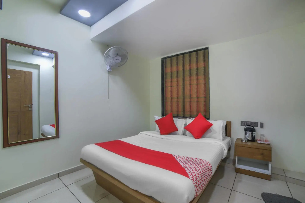 OYO 66877 Hotel VM Palace