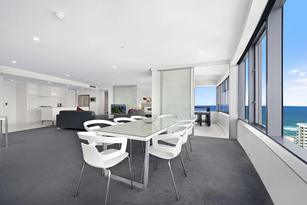 Private 3 Bed Ocean View Q Surfers Paradise