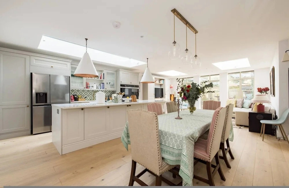 Fabulous 4 Bedroom Family Home in Fulham