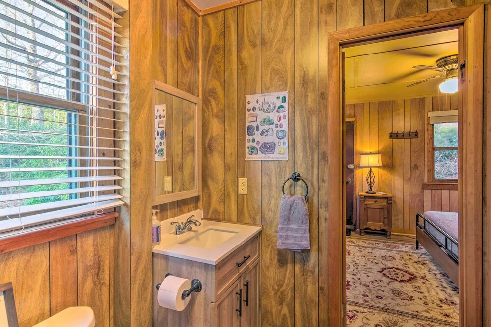 8 Acres + Hiking Trails: Little Switzerland Escape