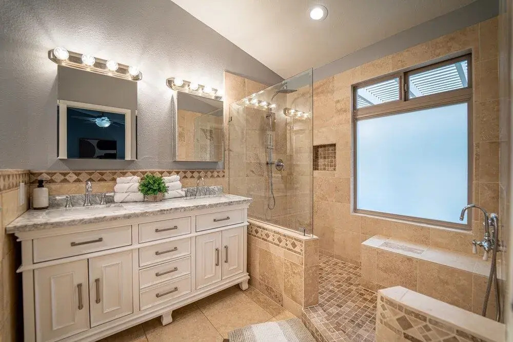 Monte Cristo Phoenix 4 Bedroom Home by RedAwning