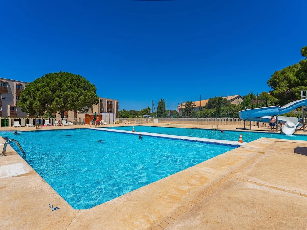 4-guest AC Apartment Near Beach