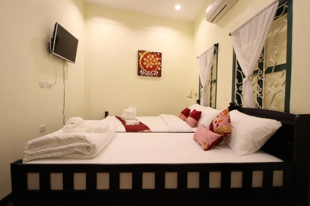 Srisomboon Hostel