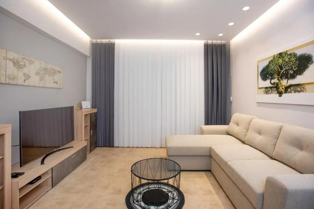 Comfy Central 1 Bedroom Apt with Terrace and View