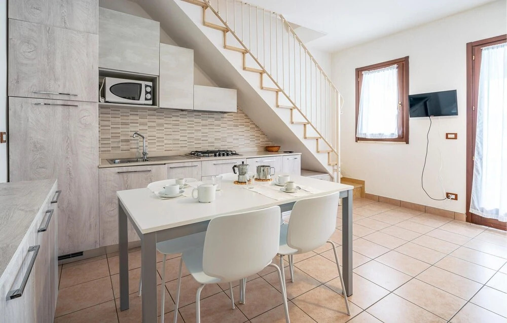 3 Bedroom Lovely Home In Albarella Ro