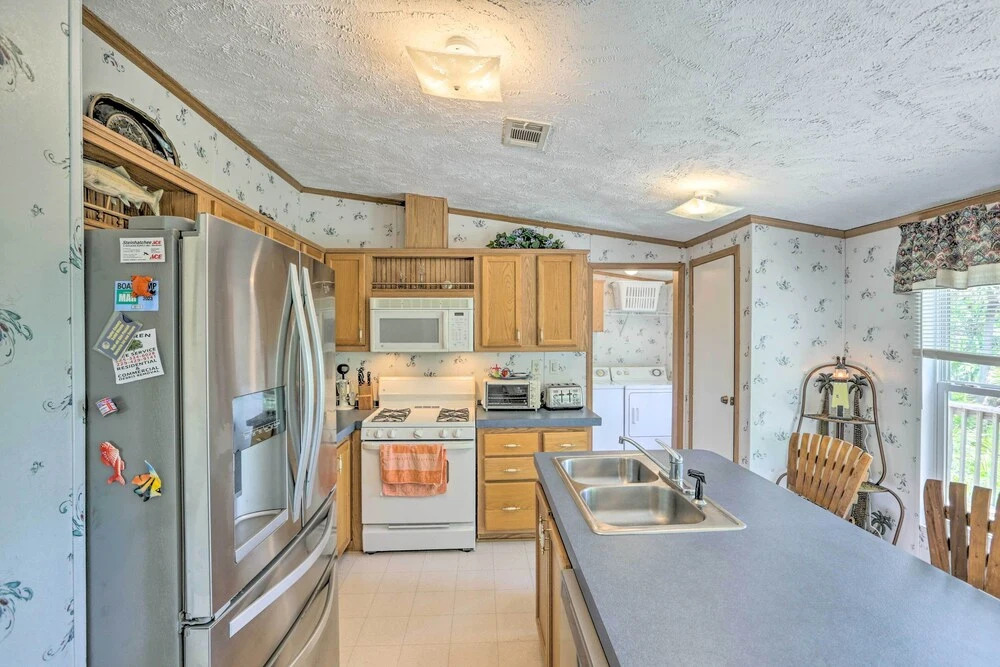 Bright Steinhatchee Home: Proximity to Ocean!