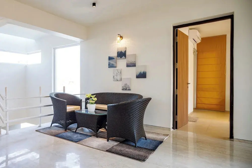 Golf View Home by StayJade Luxury HugeLawn4BHK