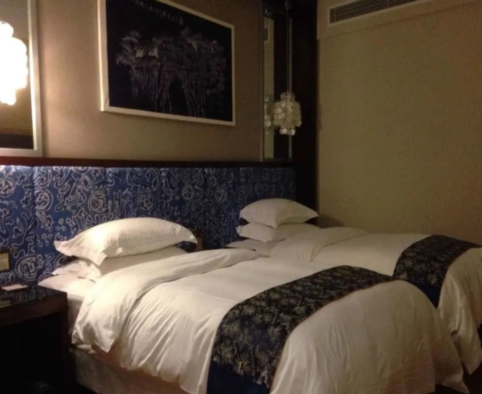 Miaozu Buyi Hotel