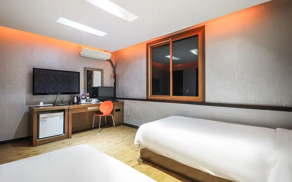 Motel Khan